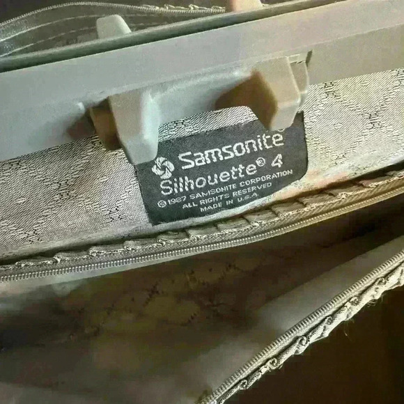 Samsonite Train/Make-Up Case - Picture 6 of 10